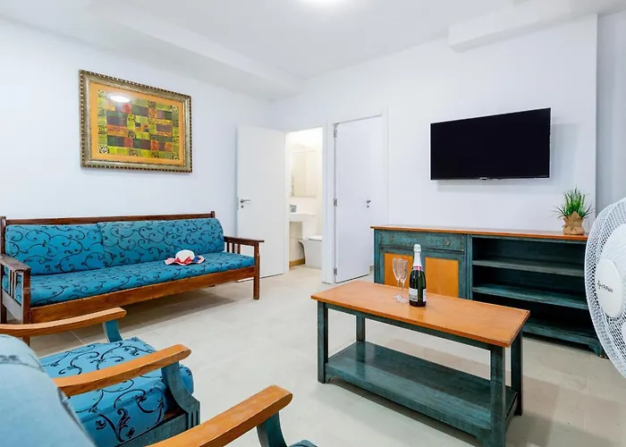 1h. Cozy Flores With Pool *