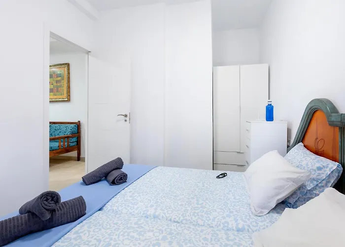 1h. Cozy Flores With Pool