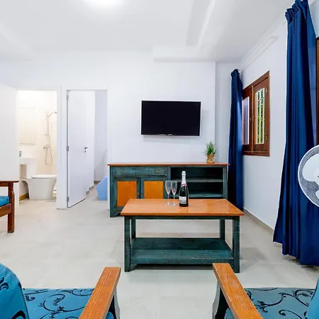 Apartmán 1h. Cozy Flores With Pool *