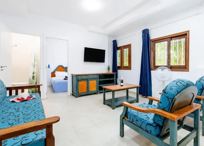 1h. Cozy Flores With Pool